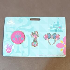 Disney Minnie Mouse The Main Attraction It’s a Small World Pin Set 4/12 Limited